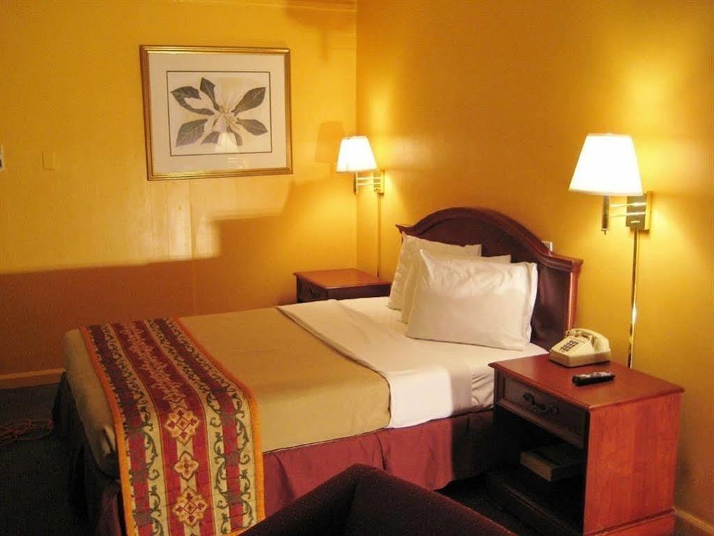 Charlotte Express Inn Esterno foto