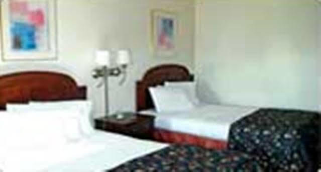 Charlotte Express Inn Esterno foto