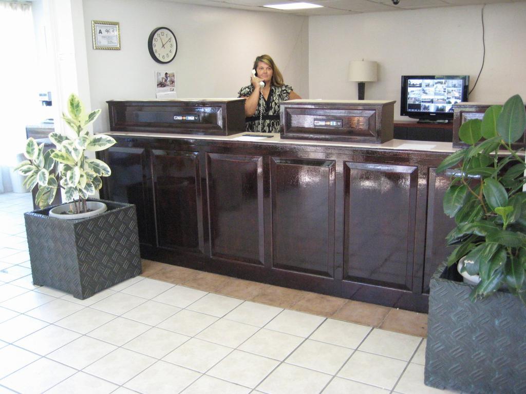Charlotte Express Inn Esterno foto